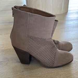 Women's Tan Ankle Boots